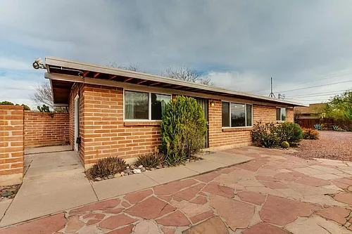 1130 E Linden St Photo 1