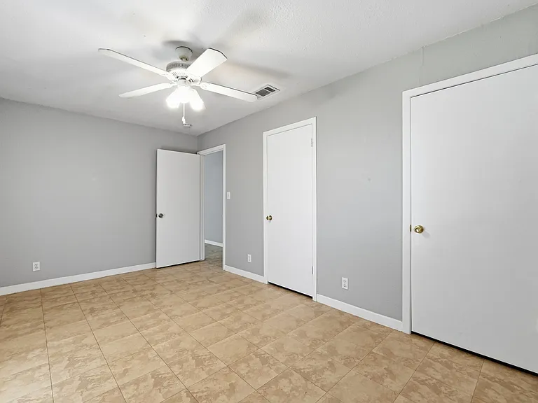 2712 Saint Edwards Cir #B — Photo 12
