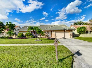9655 Sun Pointe Dr, Boynton Beach, FL 33437
