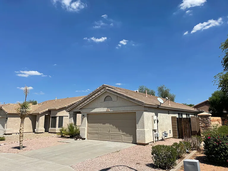 6831 S 33rd Dr — Photo 1