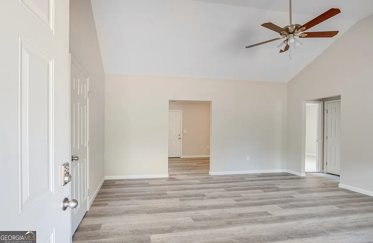 3 bed, 2.0 bath, 1400 sqft, $2,000 — Photo 4