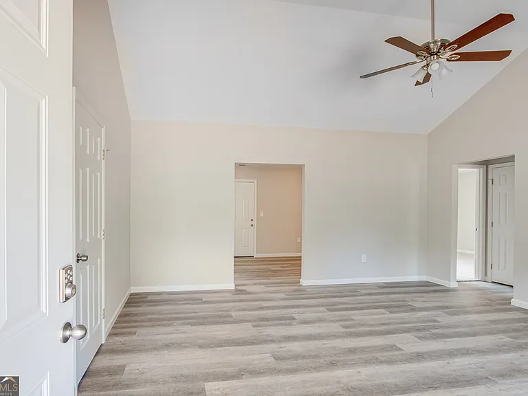 117 Lyla Ln — Photo 4