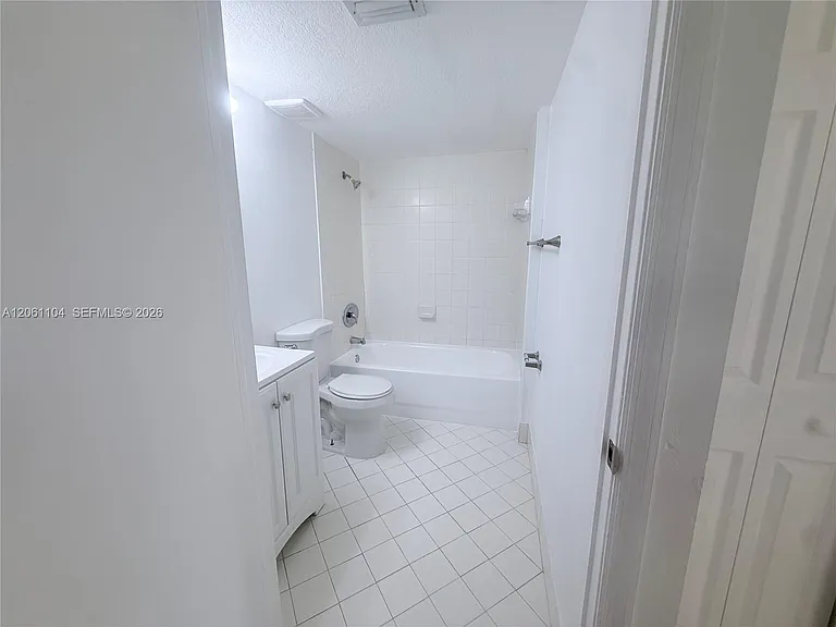 995 NE 34th Ave #101 — Photo 19