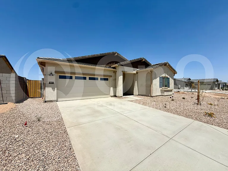 634 W Red Hawk Ct — Photo 2