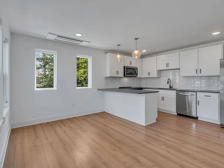 102 Duke St #17 — Photo 5