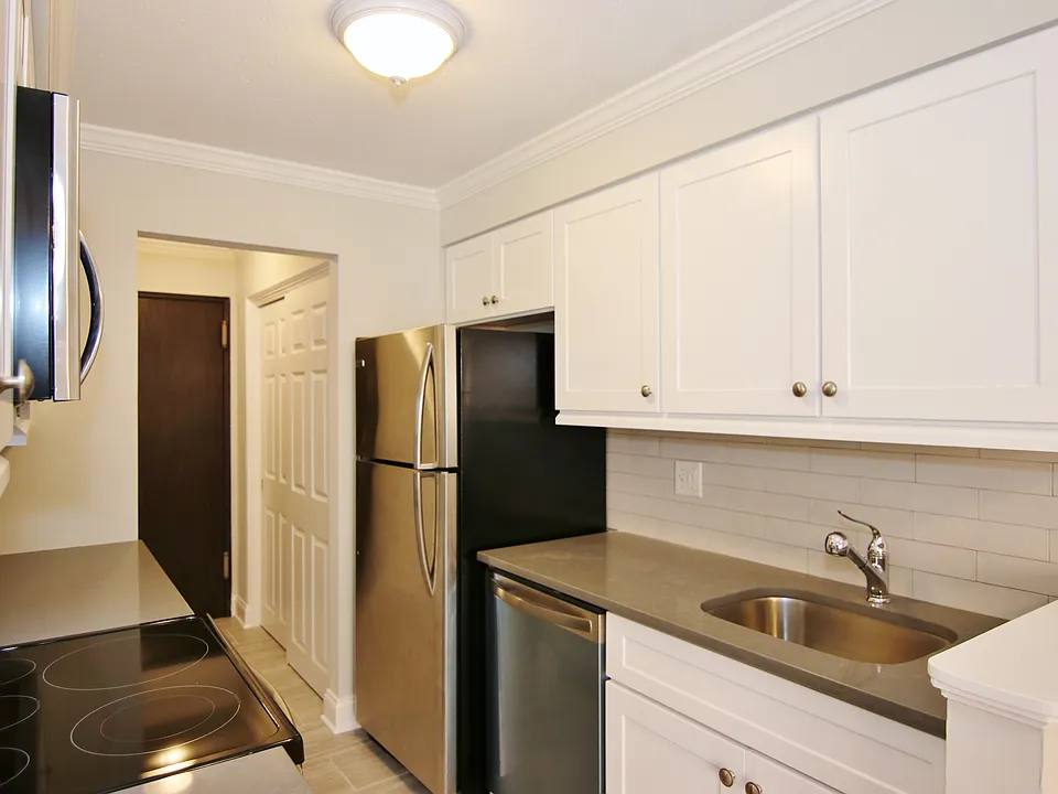 14 Waterbury Ave #2