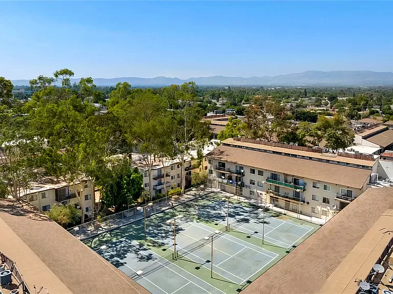 5460 White Oak Ave — Photo 32