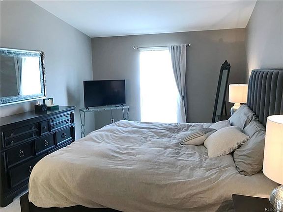 5th image of 26210 Chesapeake Cir #1