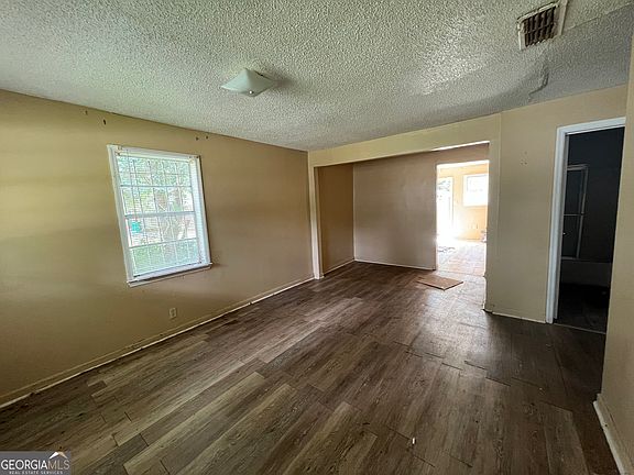 3rd image of 612 Zackery Ave