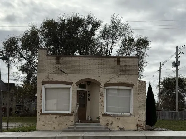 124 E Main St, Toulon, IL 61483