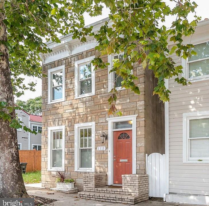 1st image of 1113 Queen St