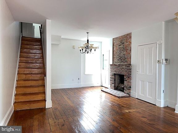 2nd image of 1024 E Palmer St