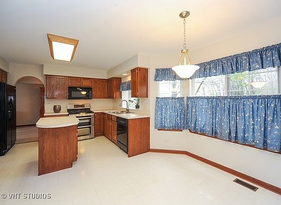 5th image of 341 Rock Hall Cir