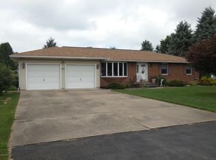 1300 Meadowcrest Dr, Shavertown, PA 18708