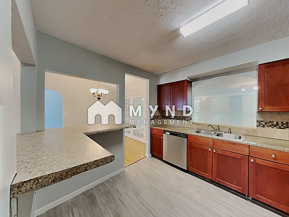 5th image of 197 Chase Woods Cir