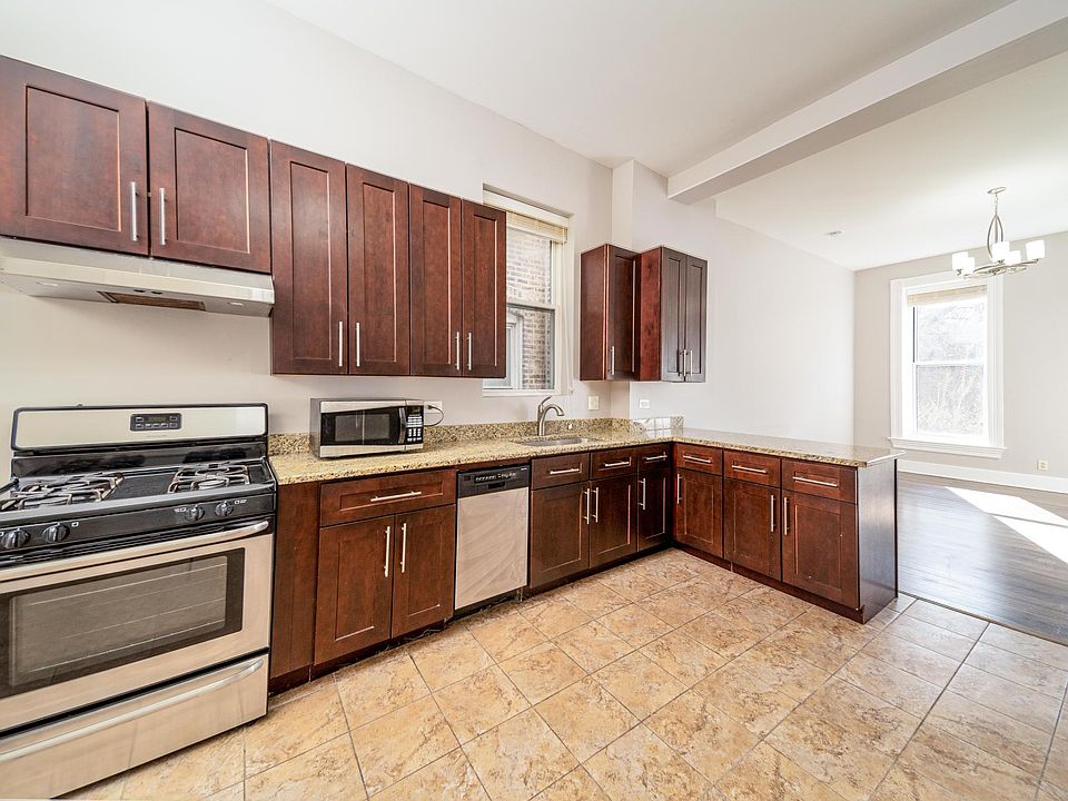 1st image of 943 N Ashland Ave APT 3F