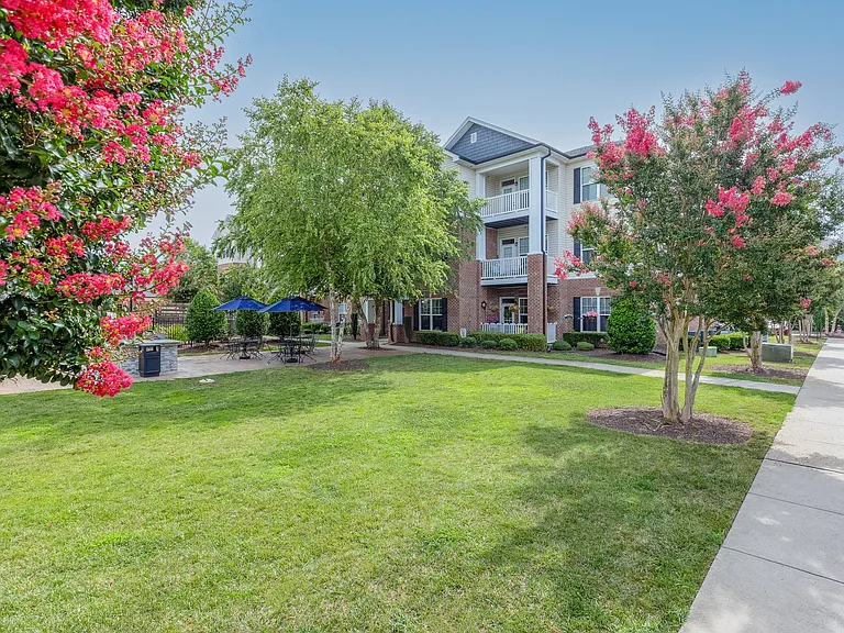 Afton Ridge Apartments — Photo 38