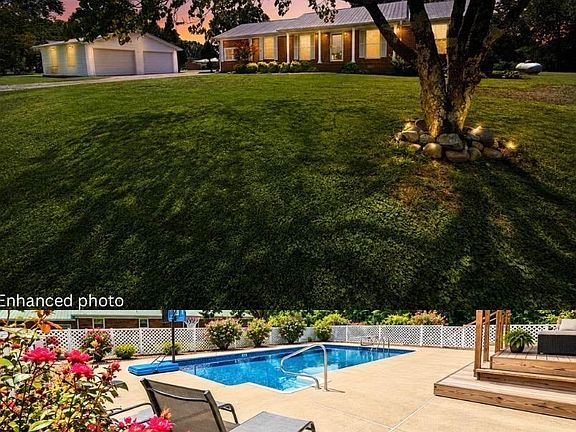 3rd image of 315 Circle Dr