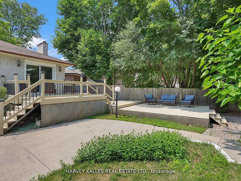 16 Wedgeport Pl — Photo 6