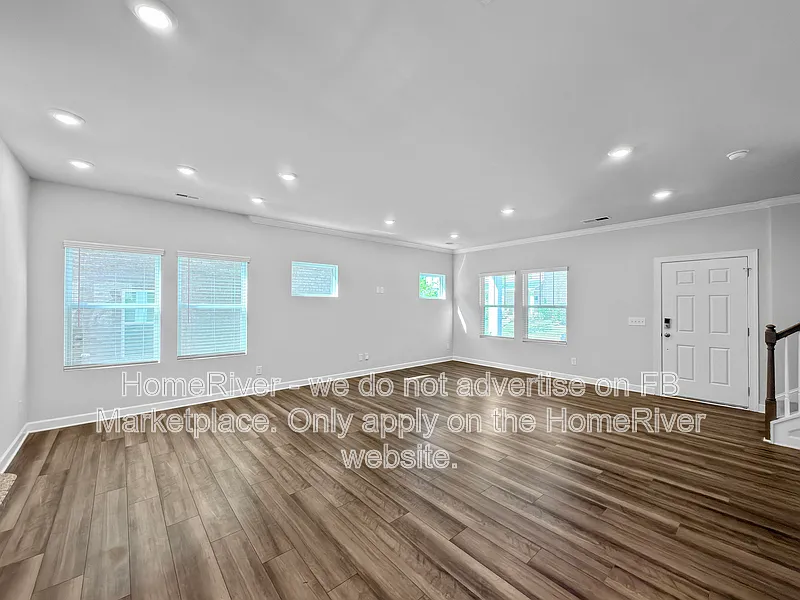 3 bed, 3.0 bath, 1861 sqft, $2,400 — Photo 3