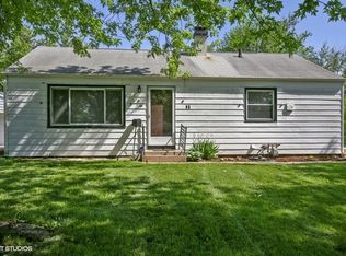 56 Golf View Ln, Carpentersville, IL 60110