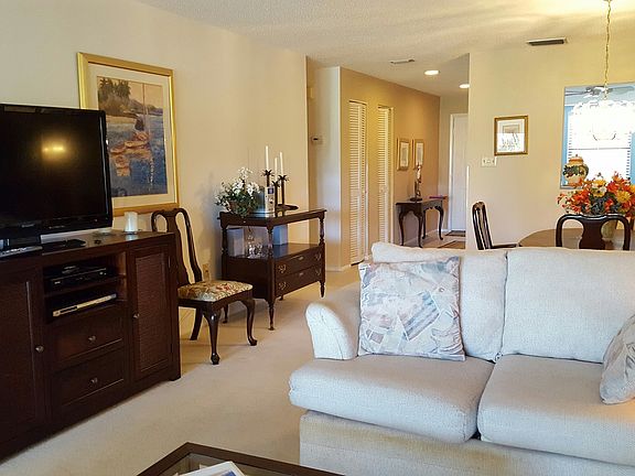 living rm towards entrance