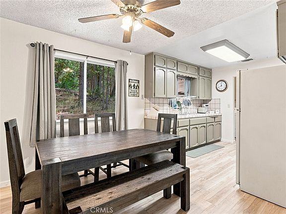 3rd image of 44754 Mountain Meadows Rd