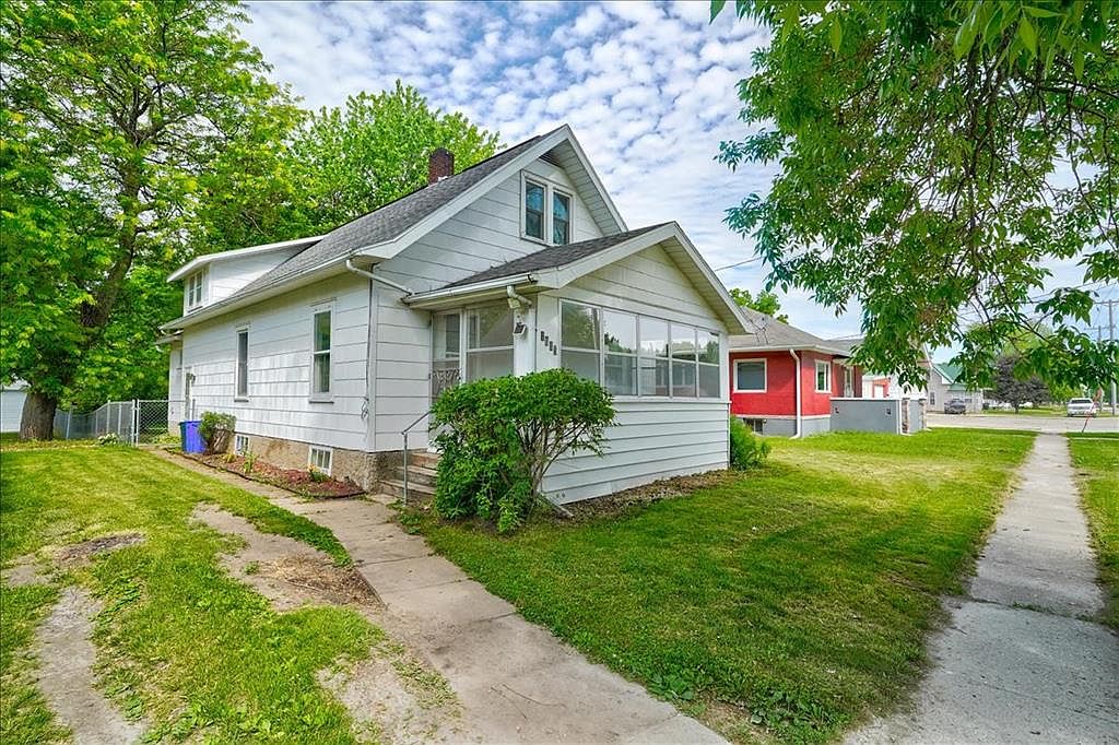 1015 Franklin St, Center Point, IA 52213 Zillow