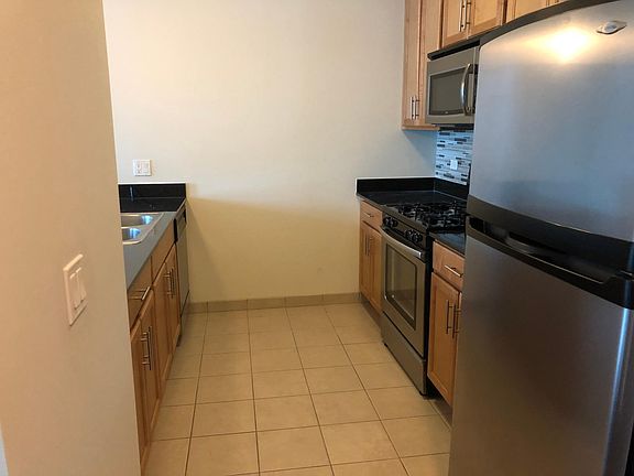 4th image of 560 W Kinzie St #E1505
