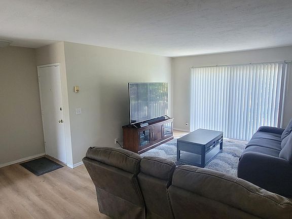 4th image of 4542 Maple Ave #3A