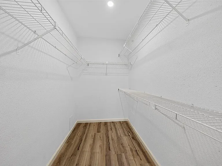 17006 Enchanted Cir E — Photo 23