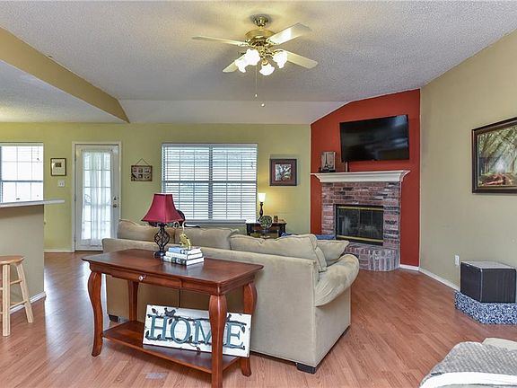 5th image of 872 W Lynn Creek Dr