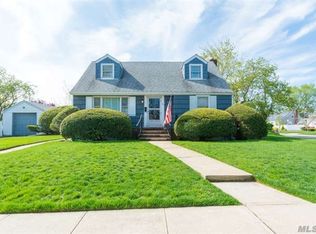 496 Foster Pl, Baldwin, NY 11510