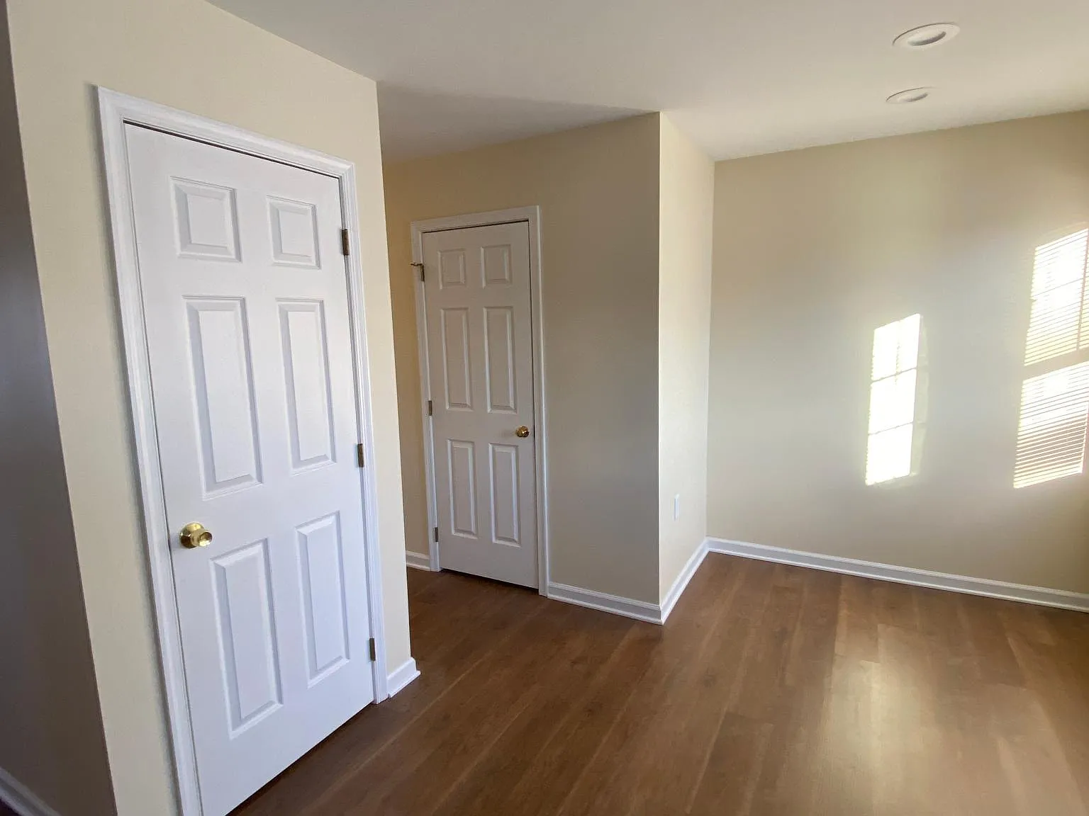 103 E Strawberry Aly — Photo 3