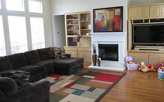 5th image of 2724 Waters Edge Dr