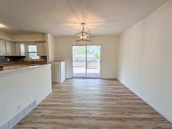 4th image of 5015 Valentine Pl