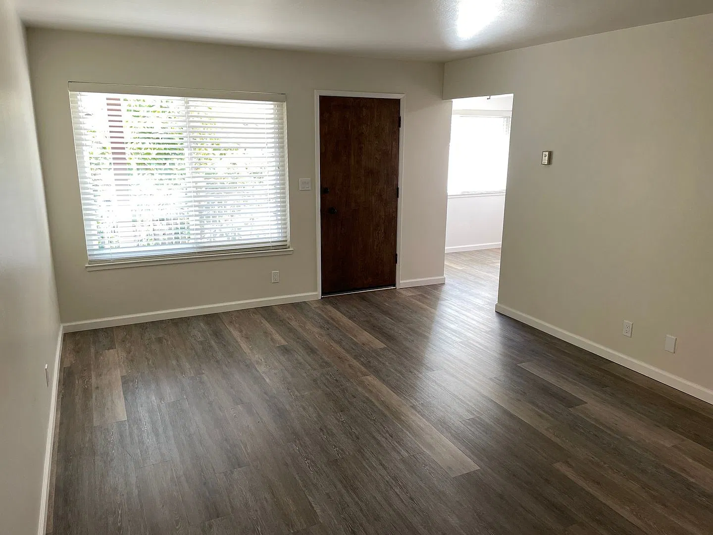 375 Richmond Dr — Photo 3