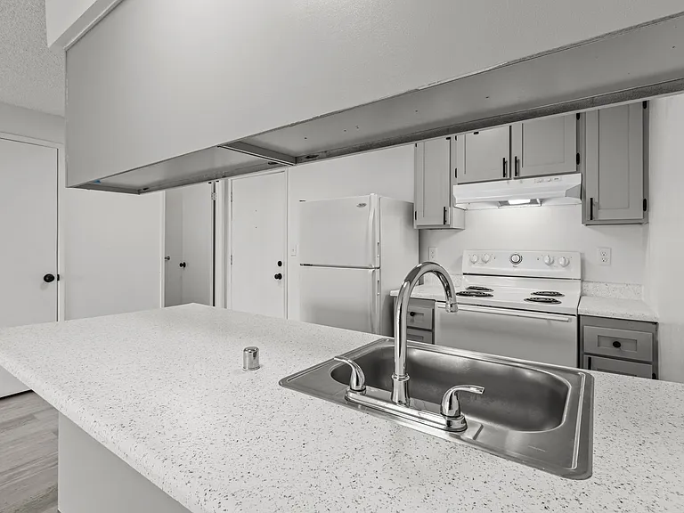 Cedar Green Apartments — Photo 28