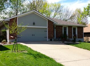 604 SE Adobe Dr, Lees Summit, MO 64063