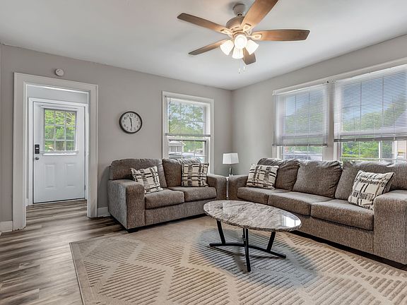 5th image of 420 Riverview Dr