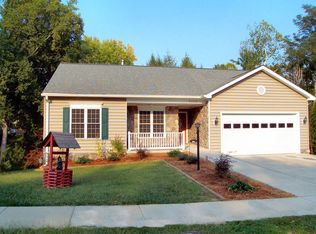 3492 Beechwood Ln, Triangle, VA 22172