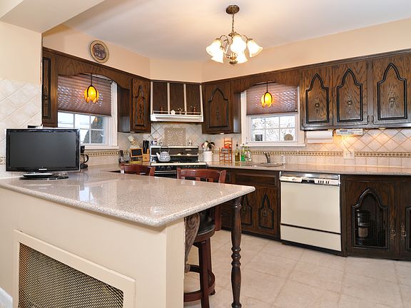 5th image of 518 Almena Ave