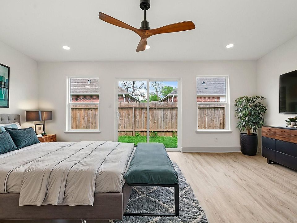 1st image of 1009 Genova St