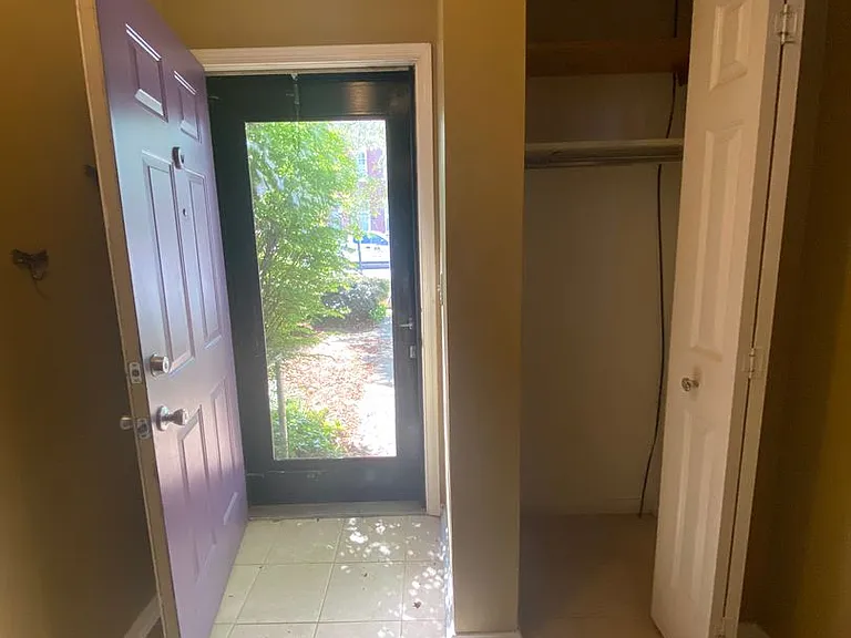 623 E Walnut St — Photo 1