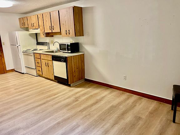 3rd image of 97 Main St APT 4