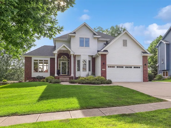 6828 Morningside Cir, Johnston, IA 50131