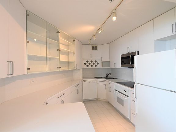 2nd image of 2626 N Lakeview Ave #3604R