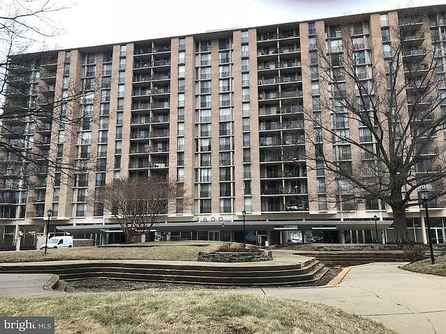 1st image of 4600 S 4 Mile Run Dr APT 405