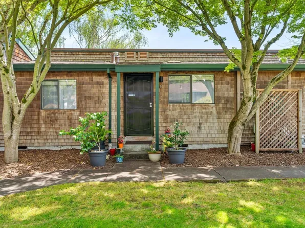 15 Pine Tree Circle, Cotati, CA 94931