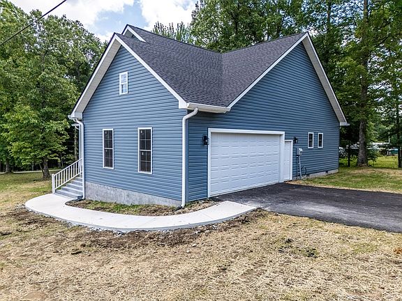 3rd image of 103 White Pine Ln